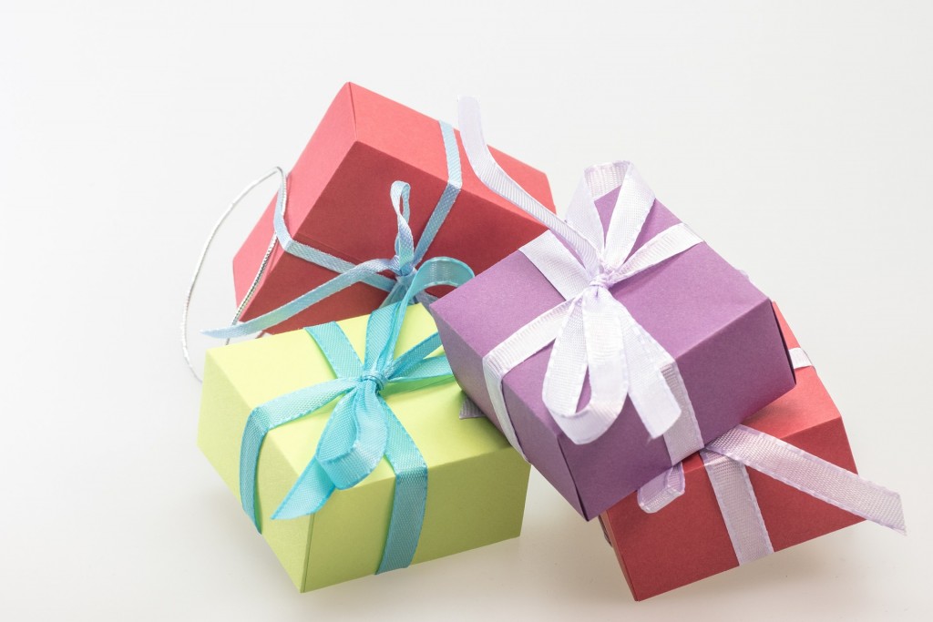 gifts-570808_1920